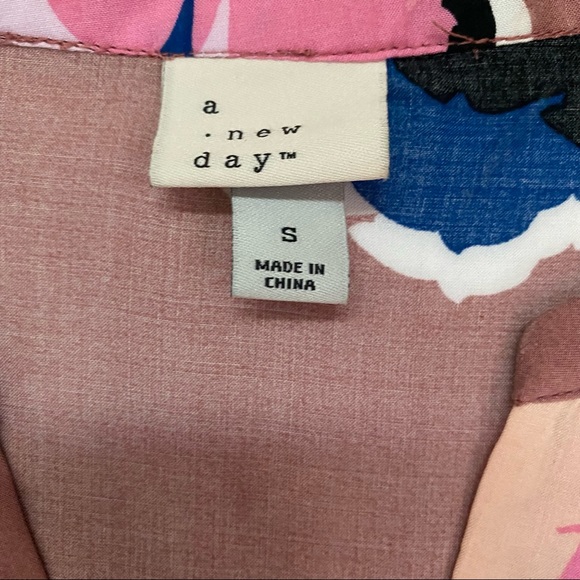 Never worn Floral blouse great condition Size small - Picture 3 of 4